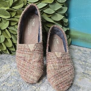 Toms Tan Flats with Classic Alpargata Design